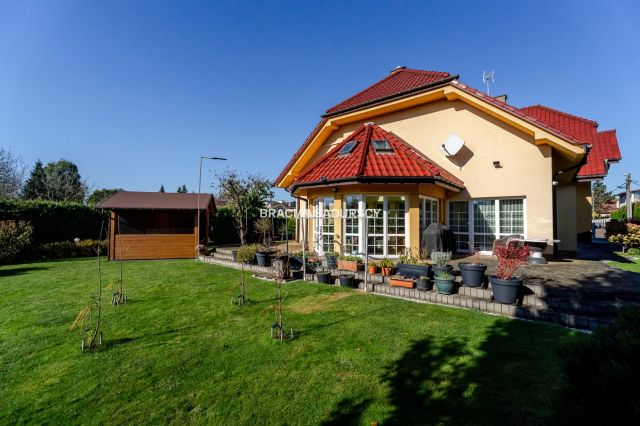 dom, 6 pokoi Kraków Bieżanów, ul. Kameliowa. Zdjęcie 5