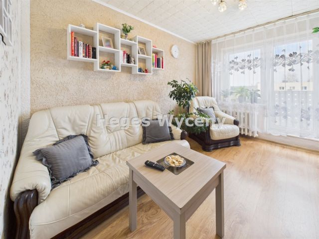 Mieszkanie 4-pokojowe Trzebień. Zdjęcie 2