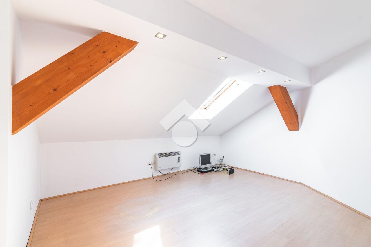 Lokal Kraków Podgórze Duchackie, ul. gen. Henryka Kamieńskiego. Zdjęcie 16