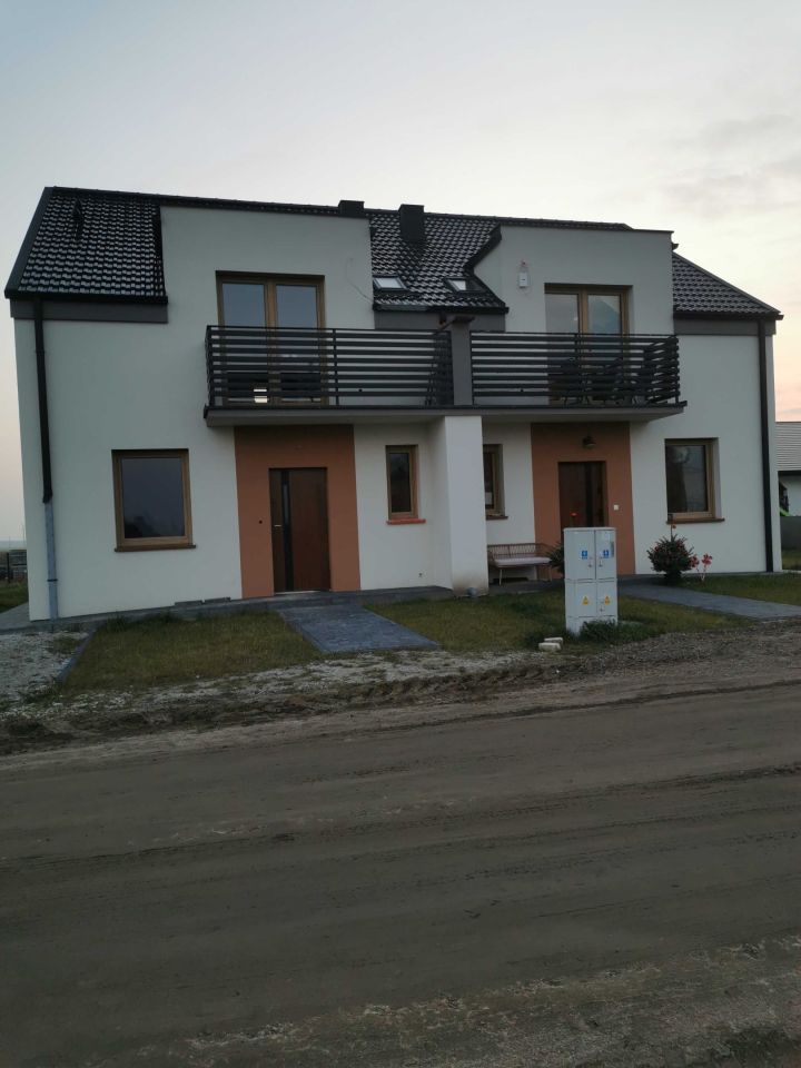 bliźniak Nowe Oborzyska. Zdjęcie 1