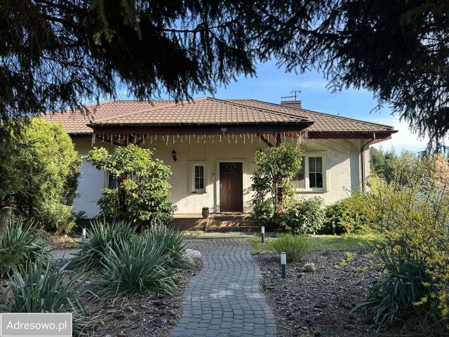 dom wolnostojący, 4 pokoje Cicha Góra. Zdjęcie 1