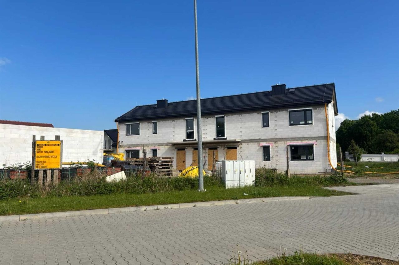 Mieszkanie 3-pokojowe Kąty Wrocławskie, ul. Różana. Zdjęcie 1