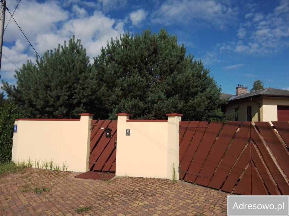 dom wolnostojący Dąbrówka, ul. Kościelna. Zdjęcie 2