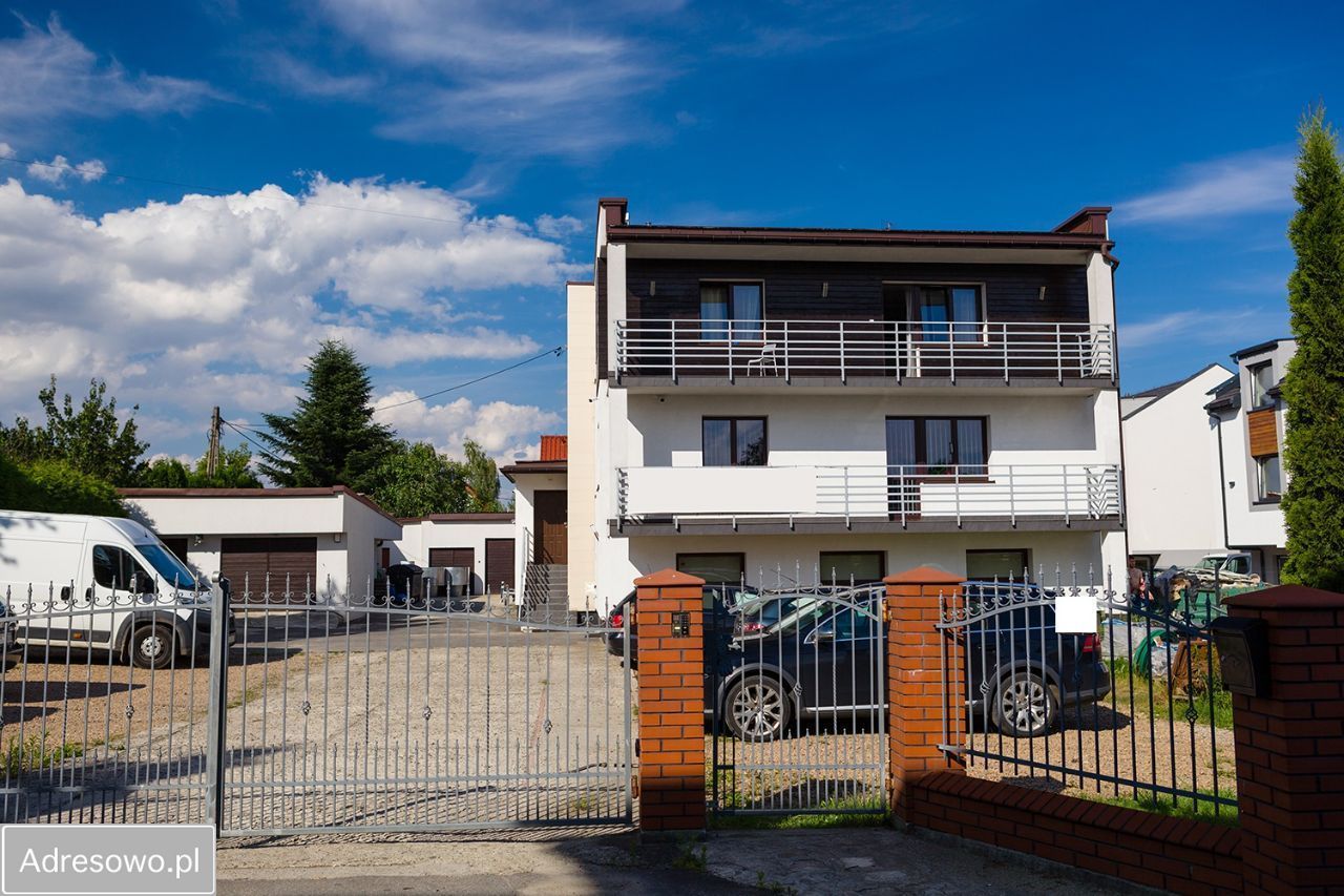 dom wolnostojący, 8 pokoi Kraków Grębałów, ul. Grębałowska