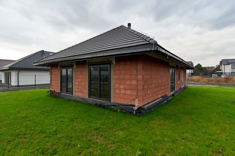 dom wolnostojący, 4 pokoje Mników. Zdjęcie 2