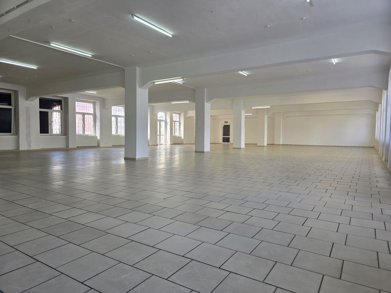 Lokal Brzeg Centrum, ul. Trzech Kotwic. Zdjęcie 3