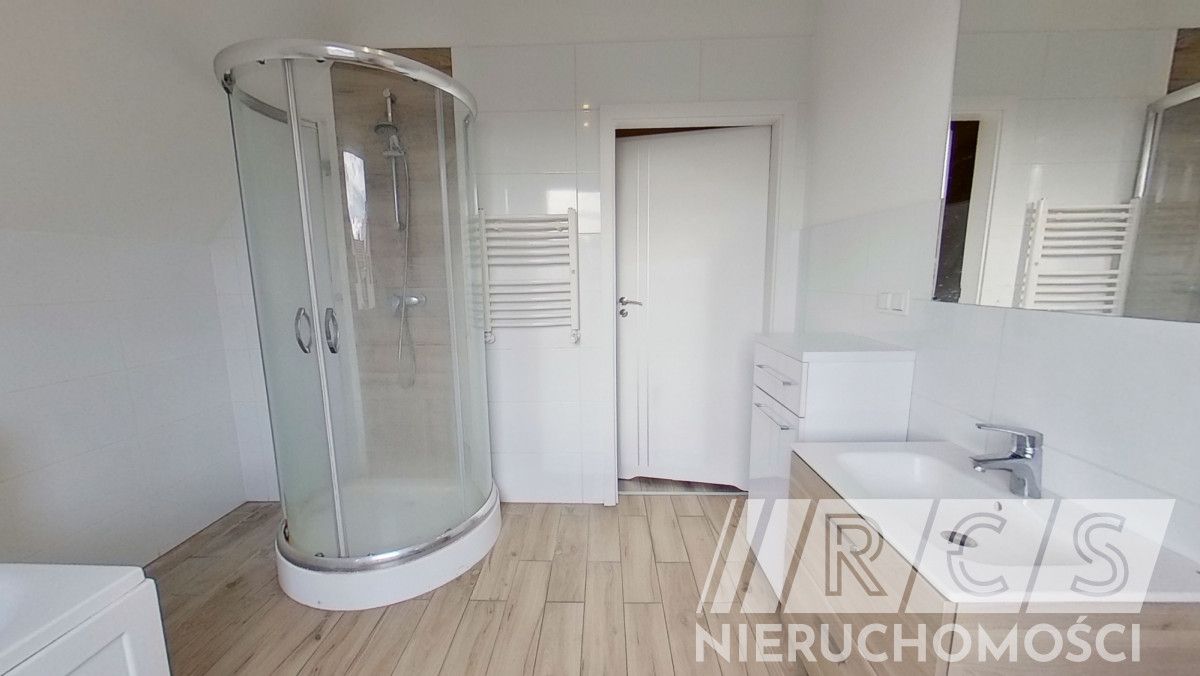 dom szeregowy, 5 pokoi Tyniec Mały. Zdjęcie 16