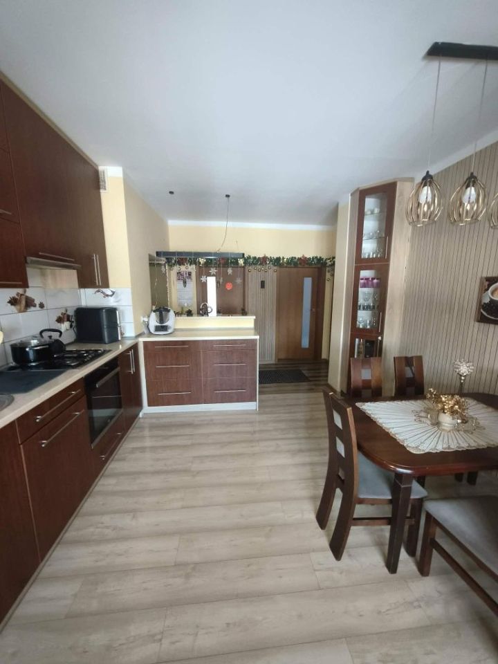 Mieszkanie 3-pokojowe Radosze. Zdjęcie 4