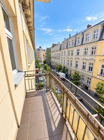 Biuro Poznań Centrum, ul. Półwiejska. Zdjęcie 1