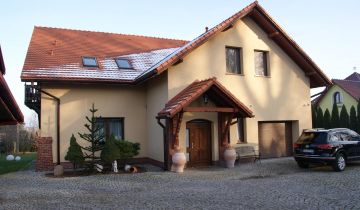 dom wolnostojący, 7 pokoi Głubczyce, pl. Sportowy 10