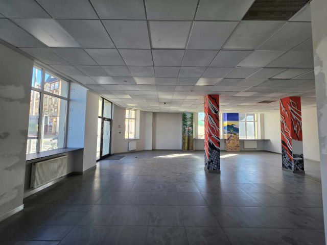 Lokal Jelenia Góra Centrum, pl. Niepodległości. Zdjęcie 9