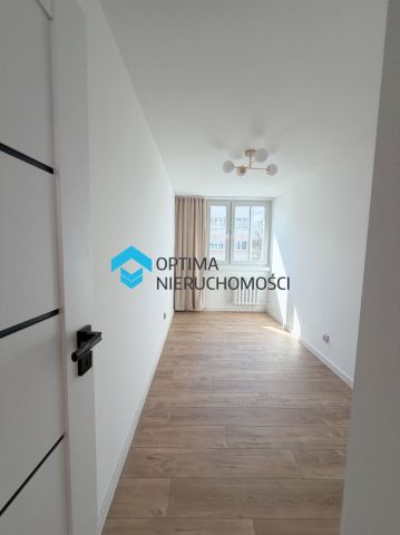 Mieszkanie 3-pokojowe Jelenia Góra Centrum, ul. Obrońców Westerplatte. Zdjęcie 2