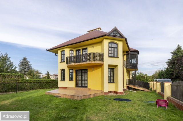 dom wolnostojący, 10 pokoi Nowy Sącz. Zdjęcie 1