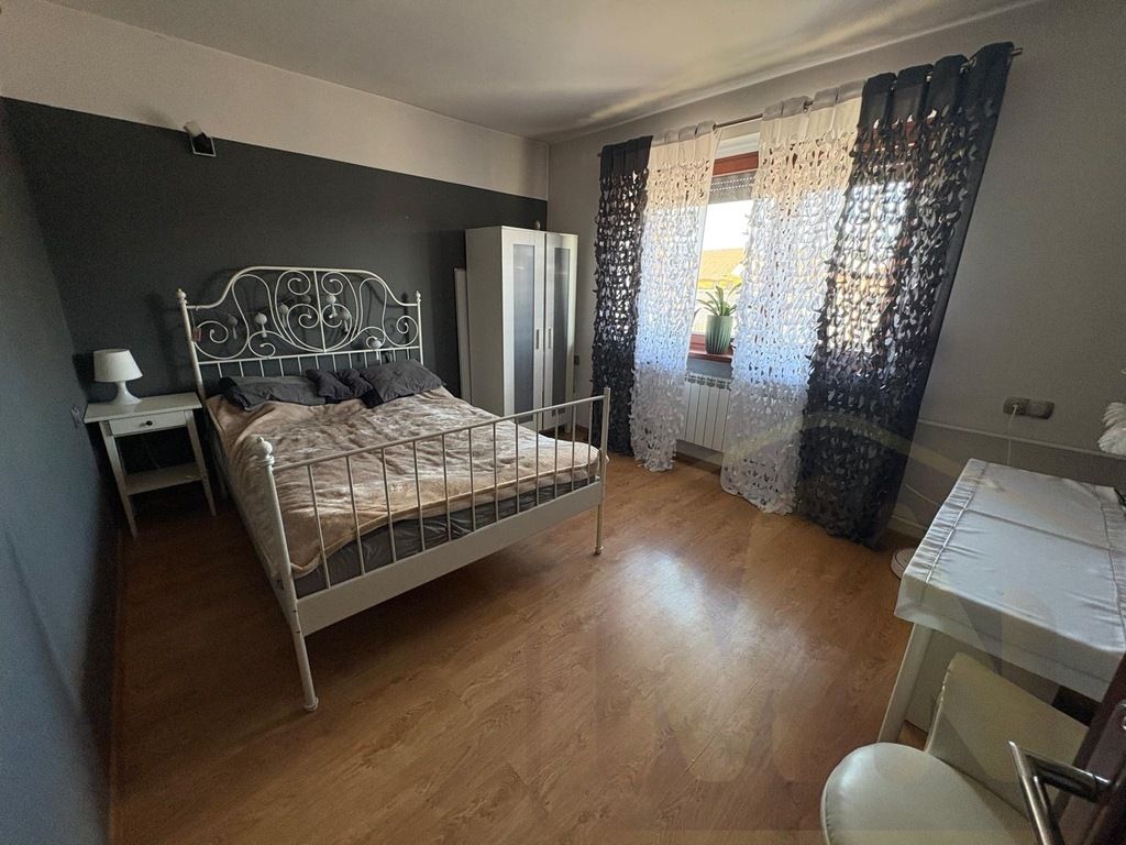 dom wolnostojący, 6 pokoi Poświętno. Zdjęcie 7