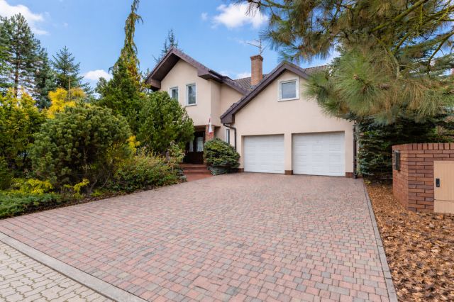 dom wolnostojący, 7 pokoi Chyby, ul. Cisowa. Zdjęcie 1