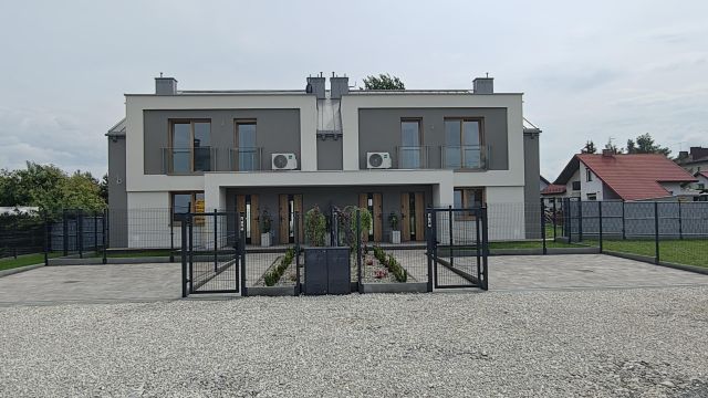 Mieszkanie 3-pokojowe Tarnów Gumniska, ul. Antoniego Gładysza. Zdjęcie 1