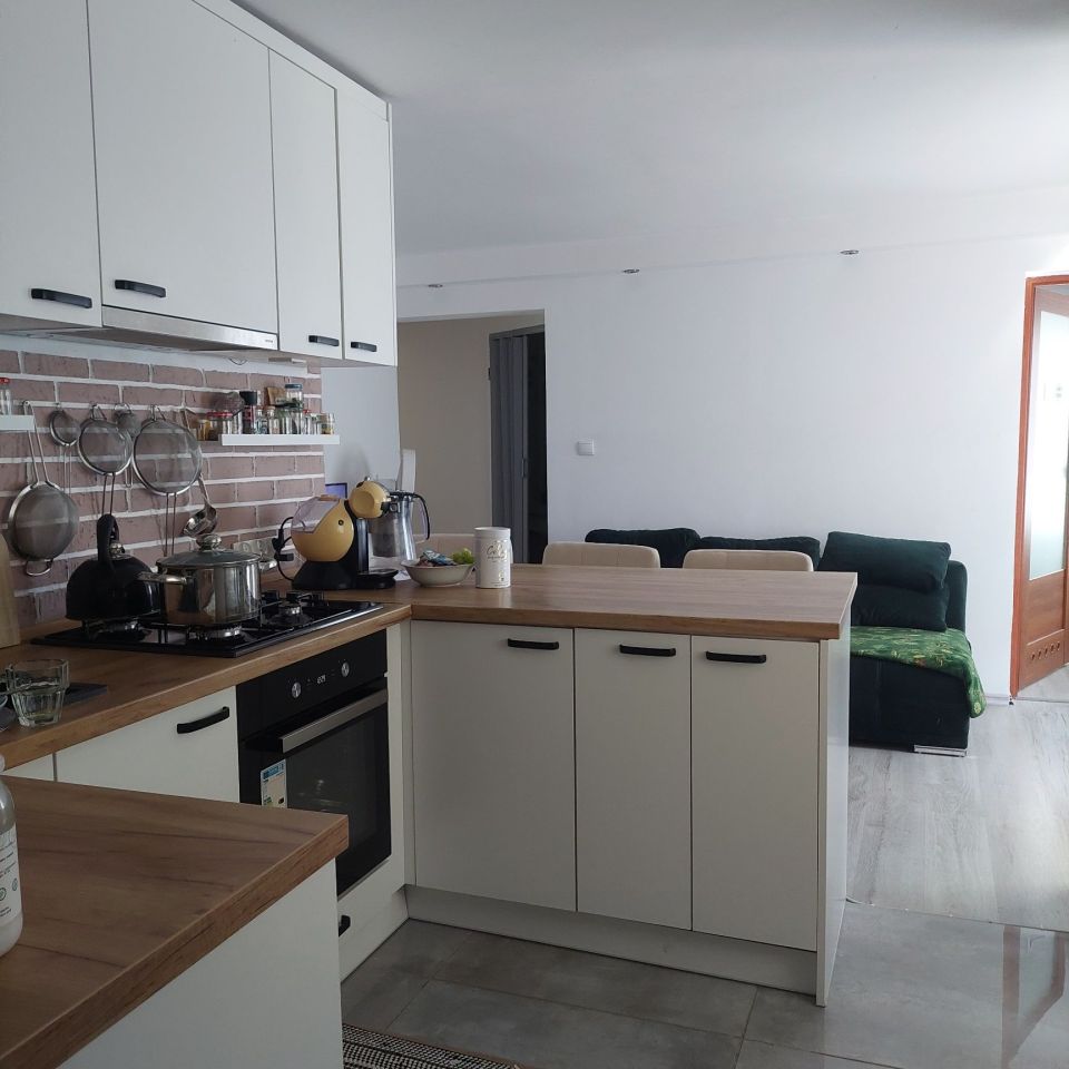 Mieszkanie 3-pokojowe Dzierżoniów, ul. Przedmieście. Zdjęcie 2