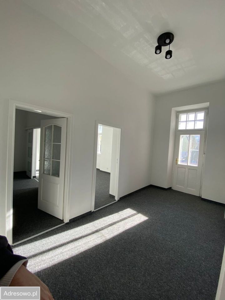 Lokal Myślenice, rynek Rynek. Zdjęcie 17