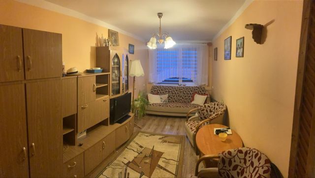 Mieszkanie 3-pokojowe Łabędnik. Zdjęcie 1