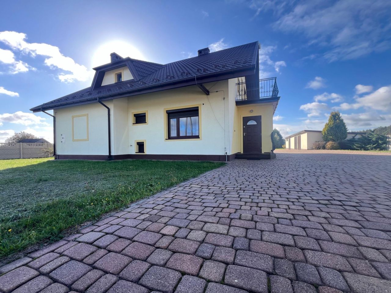 Nieruchomość komercyjna Strzelce Wielkie. Zdjęcie 1