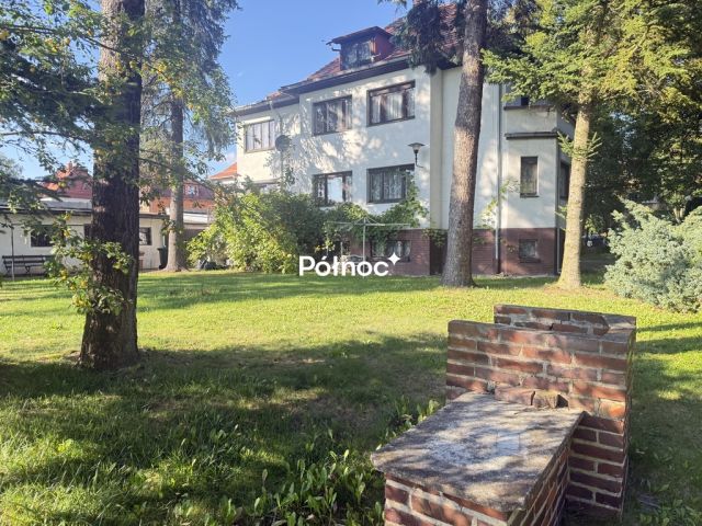dom, 8 pokoi Jelenia Góra Cieplice Śląskie-Zdrój, ul. Stefana Czarnieckiego. Zdjęcie 2