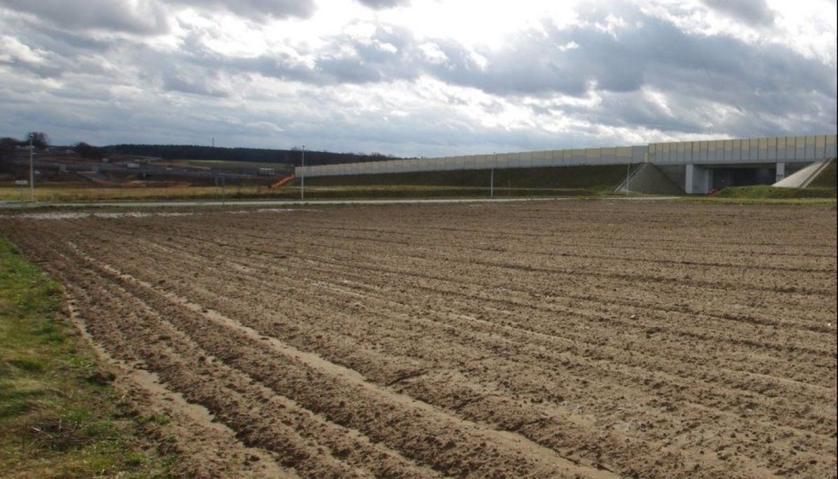 Działka inwestycyjna Kaźmierzów. Zdjęcie 2