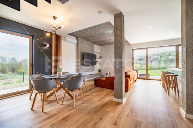 dom wolnostojący, 5 pokoi Siedliska. Zdjęcie 2