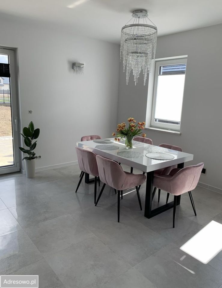 bliźniak, 5 pokoi Książenice. Zdjęcie 1