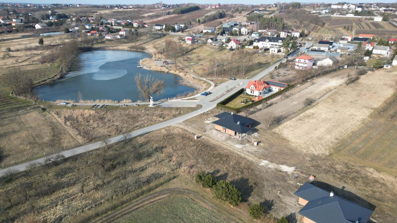 dom wolnostojący, 4 pokoje Bronina. Zdjęcie 4