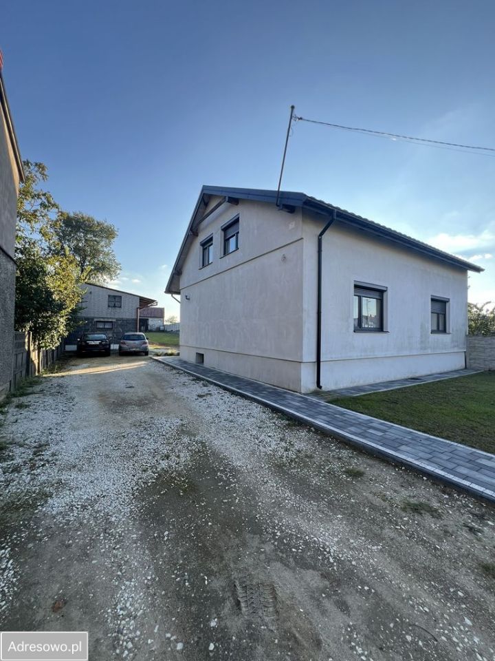 dom wolnostojący, 5 pokoi Szczyty, ul. Wieluńska. Zdjęcie 12