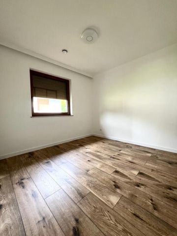 dom wolnostojący, 3 pokoje Obora. Zdjęcie 3