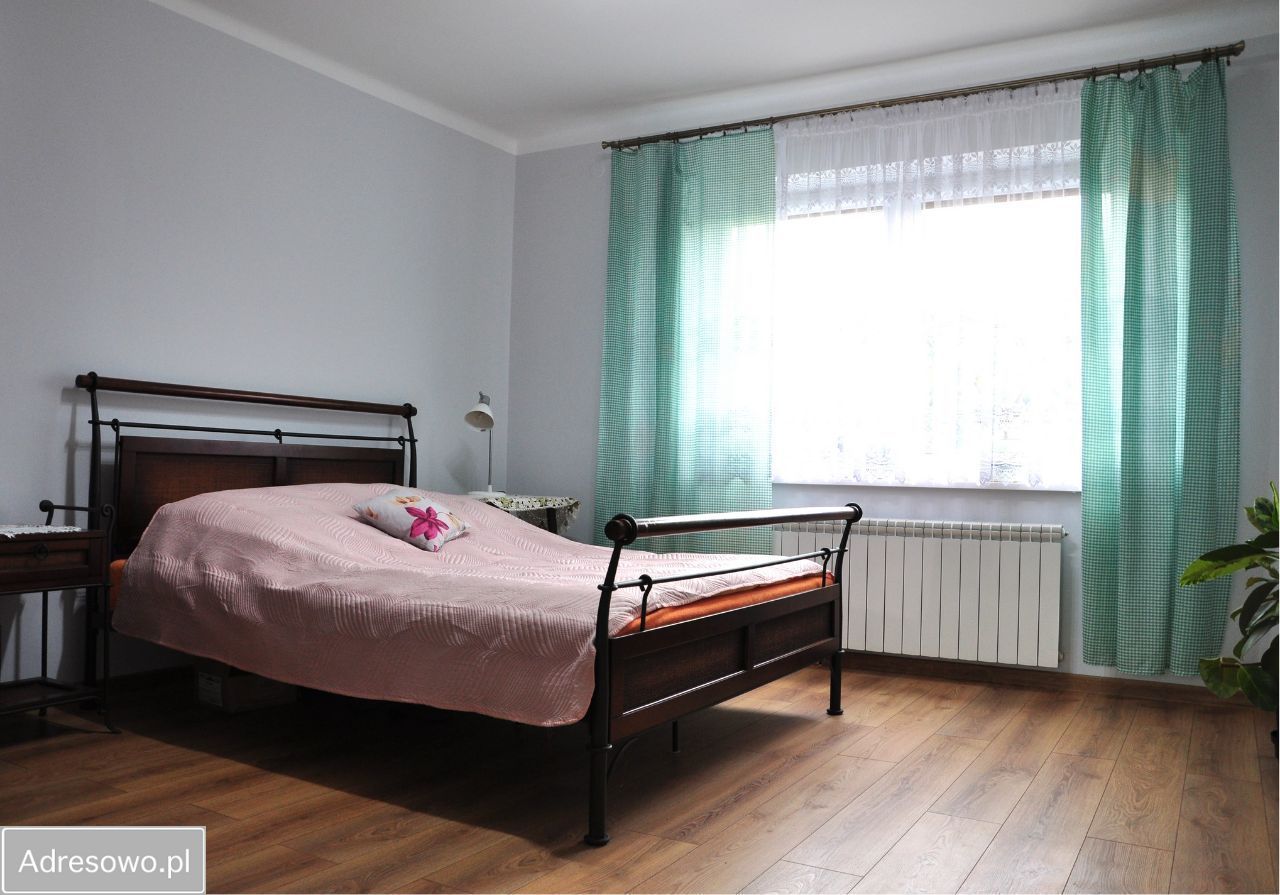 dom wolnostojący, 4 pokoje Zgłowiączka. Zdjęcie 16