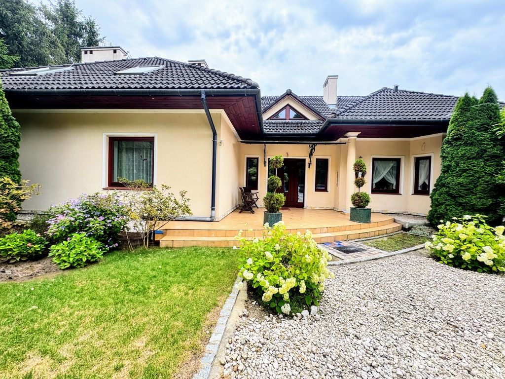 dom wolnostojący, 5 pokoi Dąbrówki