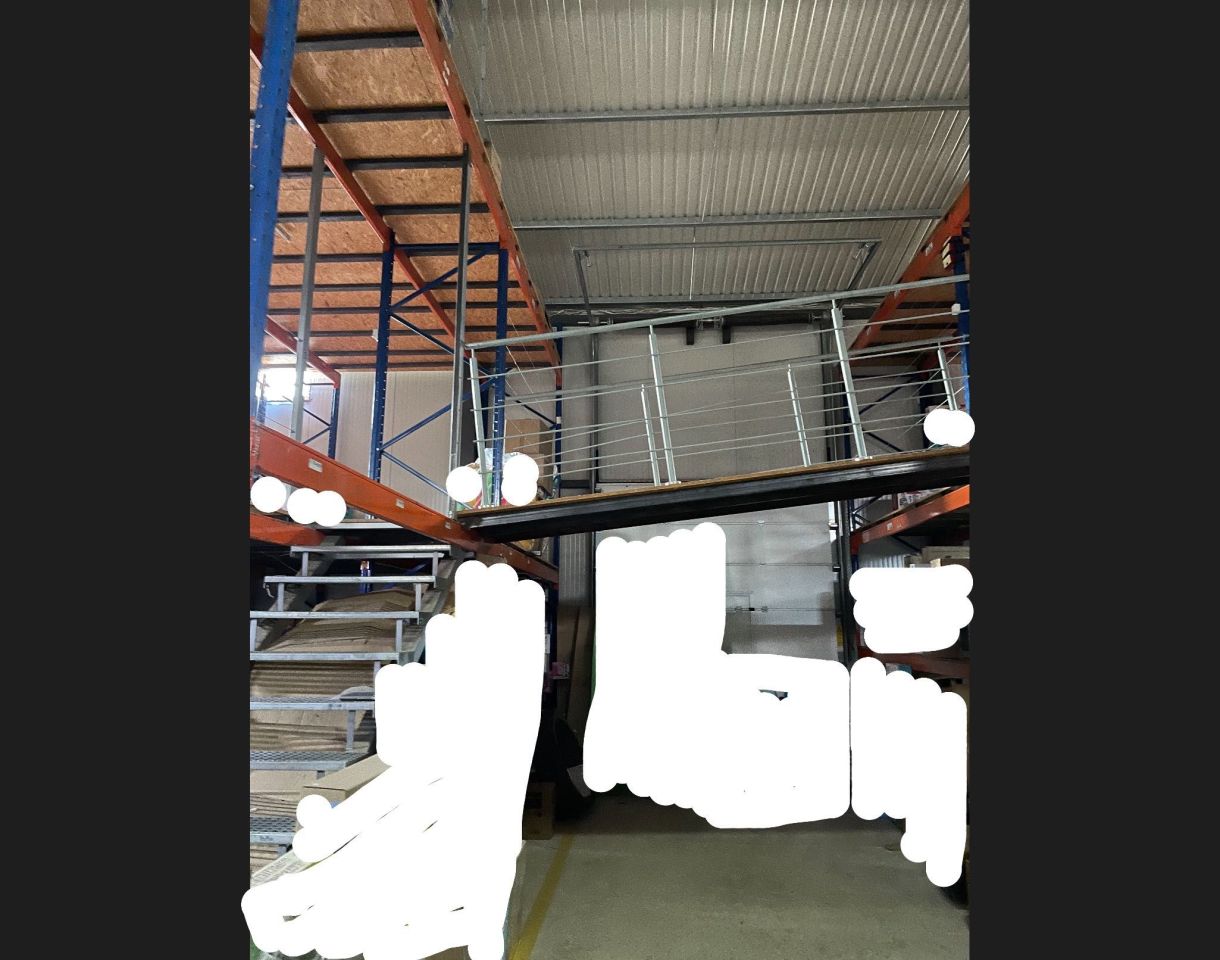 Hala/magazyn Mniszek. Zdjęcie 7