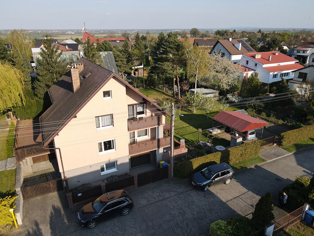 dom wolnostojący, 8 pokoi Opole Winów, pl. Róż. Zdjęcie 19