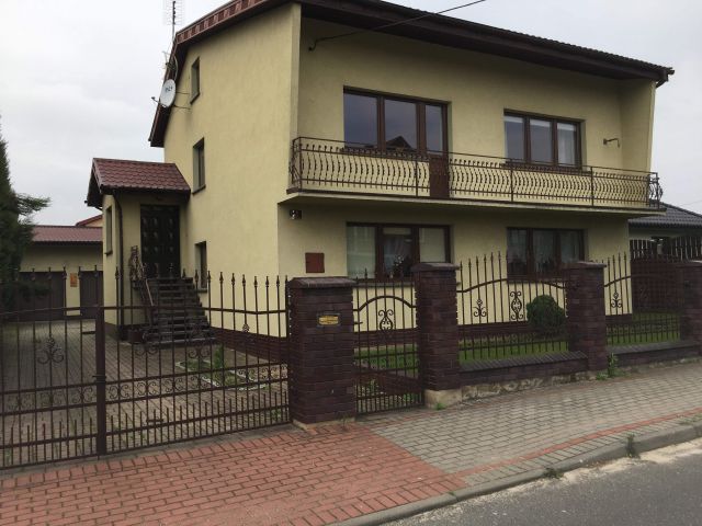 dom wolnostojący, 5 pokoi Kraszewice, ul. Sienkiewicza. Zdjęcie 1