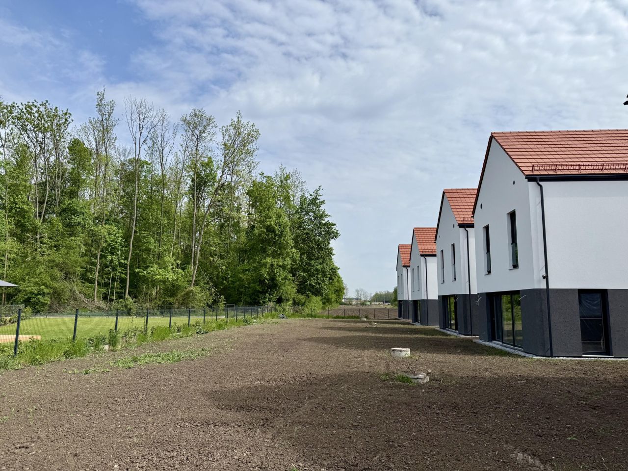 dom wolnostojący, 5 pokoi Tyniec Mały, ul. Brzoskwiniowa. Zdjęcie 4