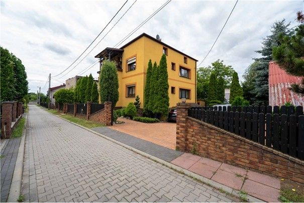 dom wolnostojący, 8 pokoi Sosnowiec Bór, ul. Leona Wasilewskiego. Zdjęcie 1