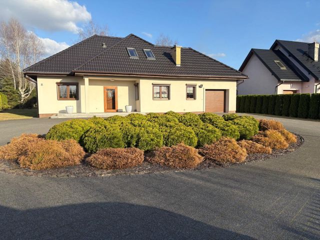 dom wolnostojący, 5 pokoi Trzcianka Centrum, ul. Orzechowa. Zdjęcie 1