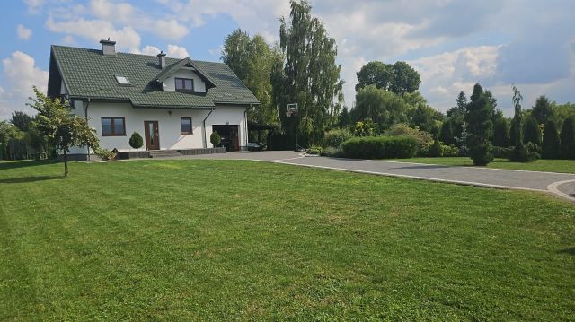 dom wolnostojący Uher. Zdjęcie 1