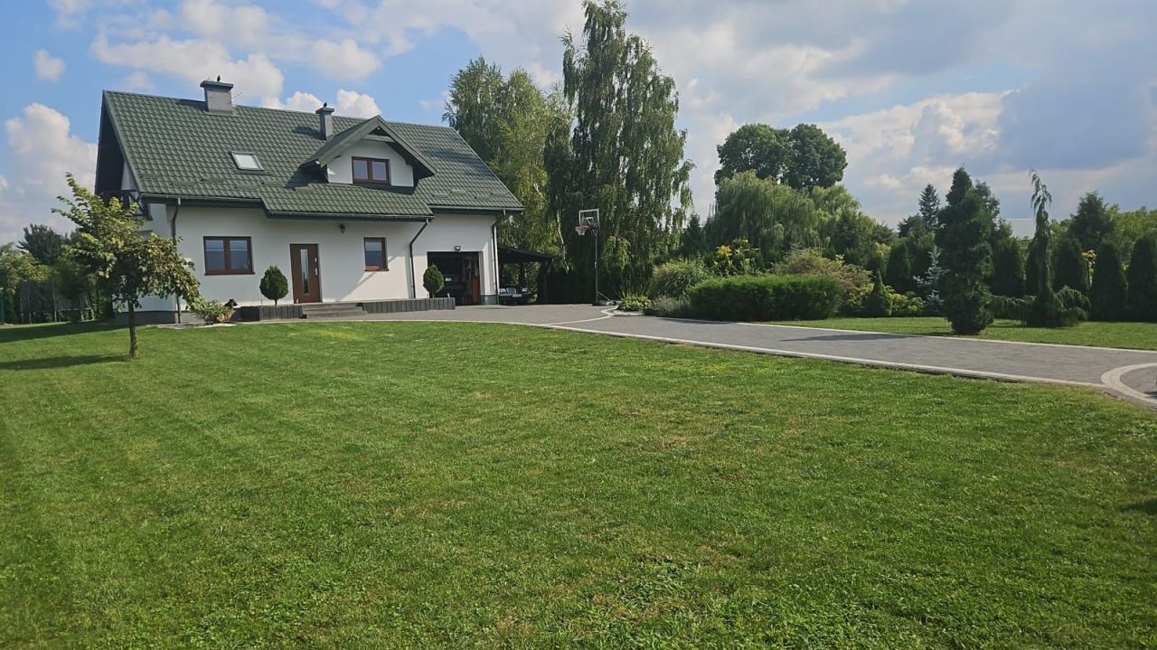 dom wolnostojący Uher. Zdjęcie 1