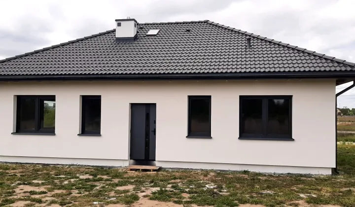 dom wolnostojący, 3 pokoje Stronno, ul. Słomiana