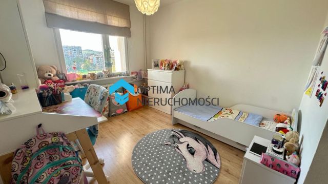 Mieszkanie 3-pokojowe Jelenia Góra Zabobrze, ul. Tadeusza Sygietyńskiego. Zdjęcie 1