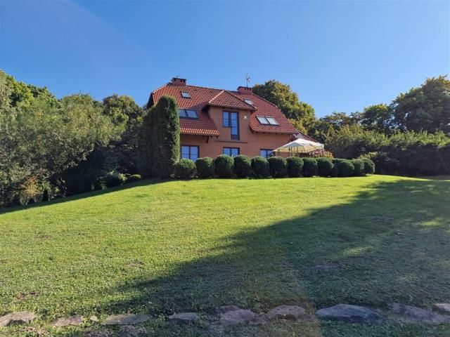 Hiša, 242 m²