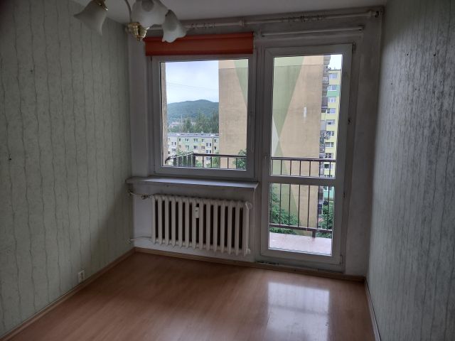 Mieszkanie 3-pokojowe Wałbrzych Piaskowa Góra, ul. Jacka Malczewskiego. Zdjęcie 1