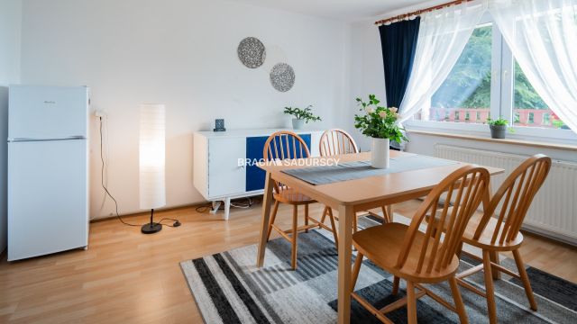 dom wolnostojący, 10 pokoi Łazy. Zdjęcie 7