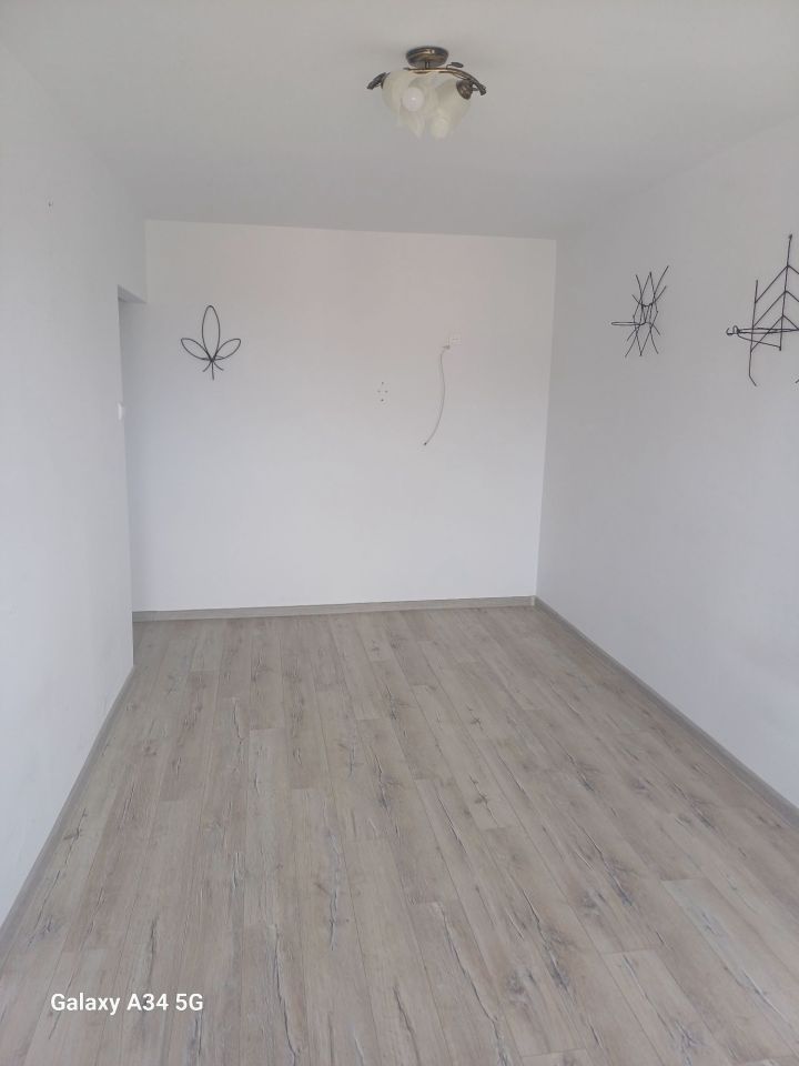 Mieszkanie 1-pokojowe Łabędnik. Zdjęcie 5