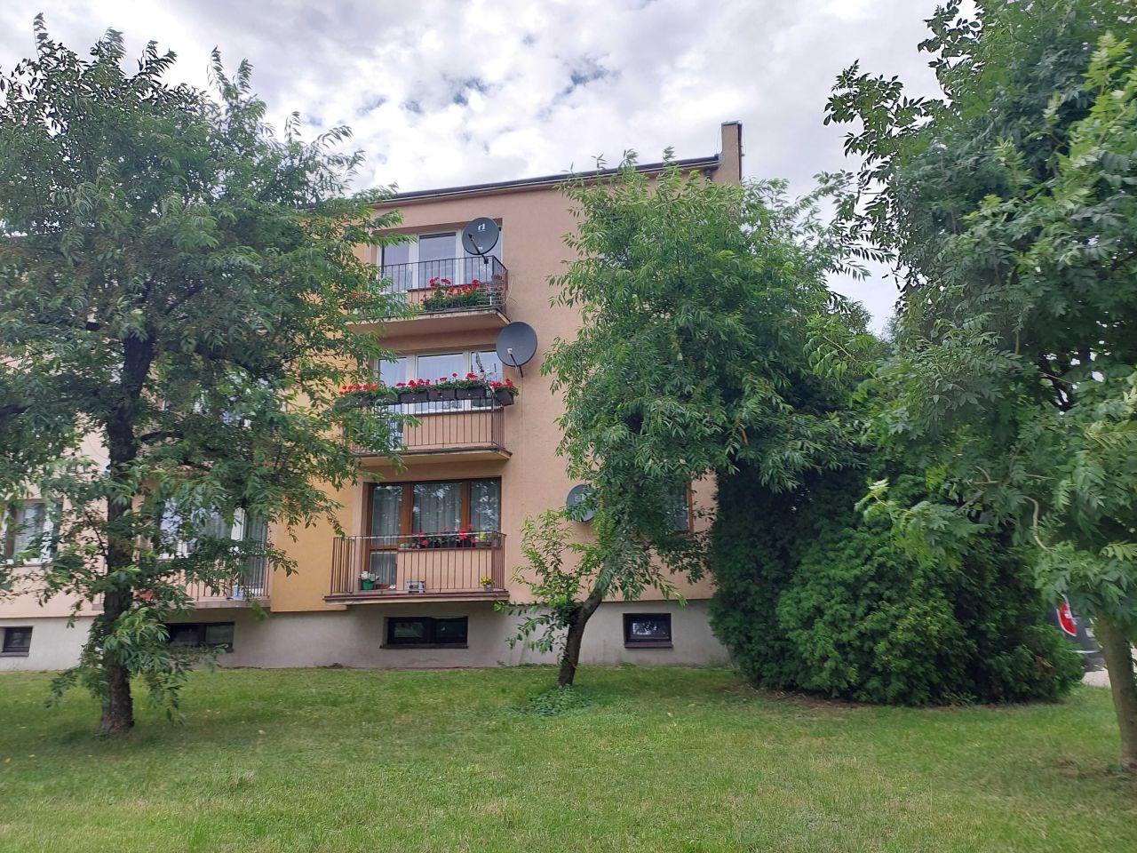 Mieszkanie 3-pokojowe Modliszewice. Zdjęcie 4