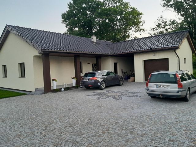 dom wolnostojący, 4 pokoje Domaniów, brak. Zdjęcie 1