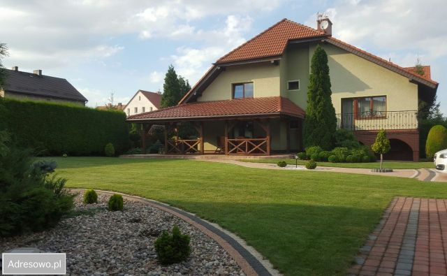 dom wolnostojący, 5 pokoi Żarów, ul. Jarzębinowa. Zdjęcie 1